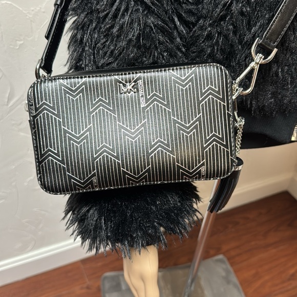 Michael Kors Crossbody Camera Style Bag - Picture 3 of 17
